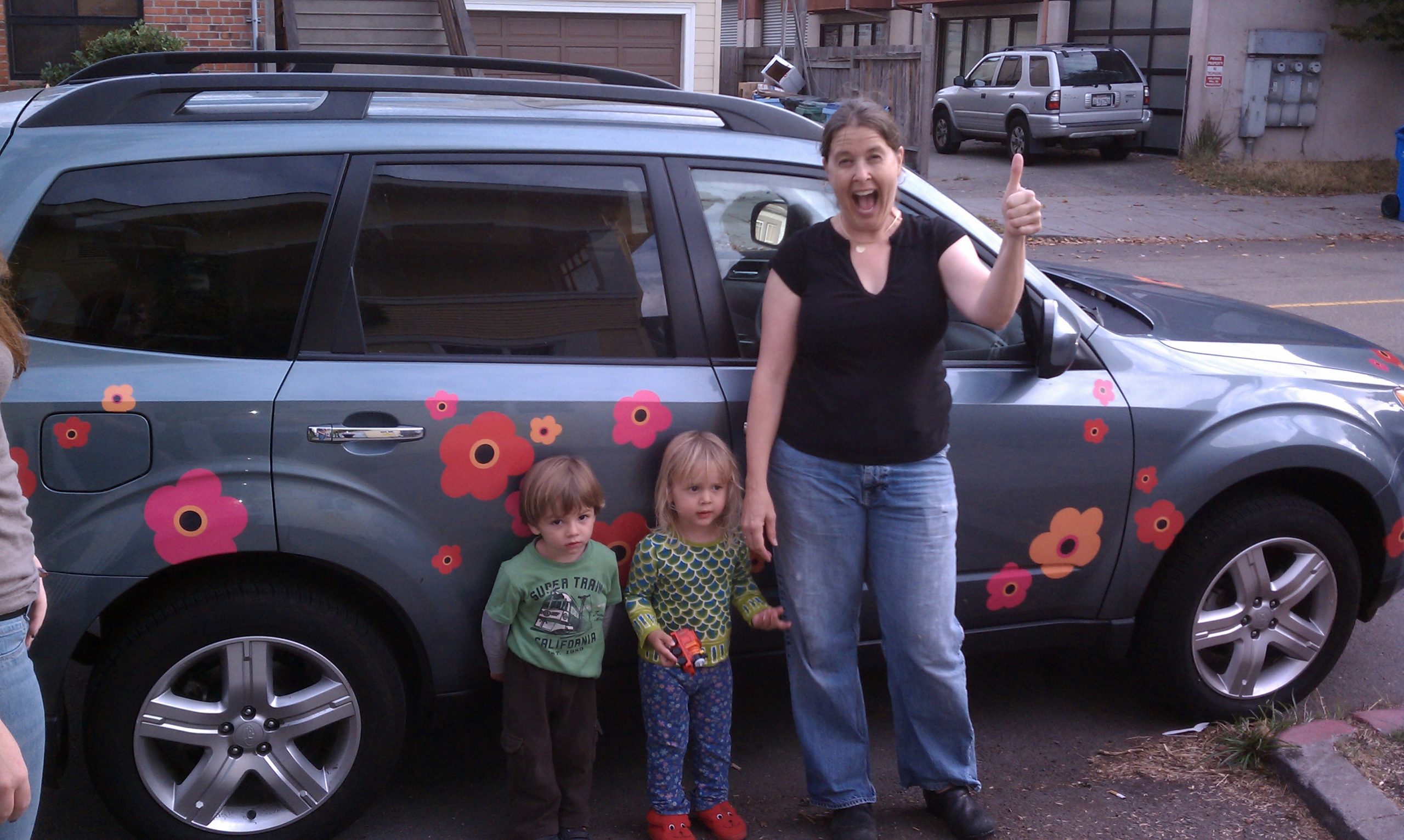 Subaru Forrester pink, red, orange Marimekko poppies mom, boy and girl toddlers